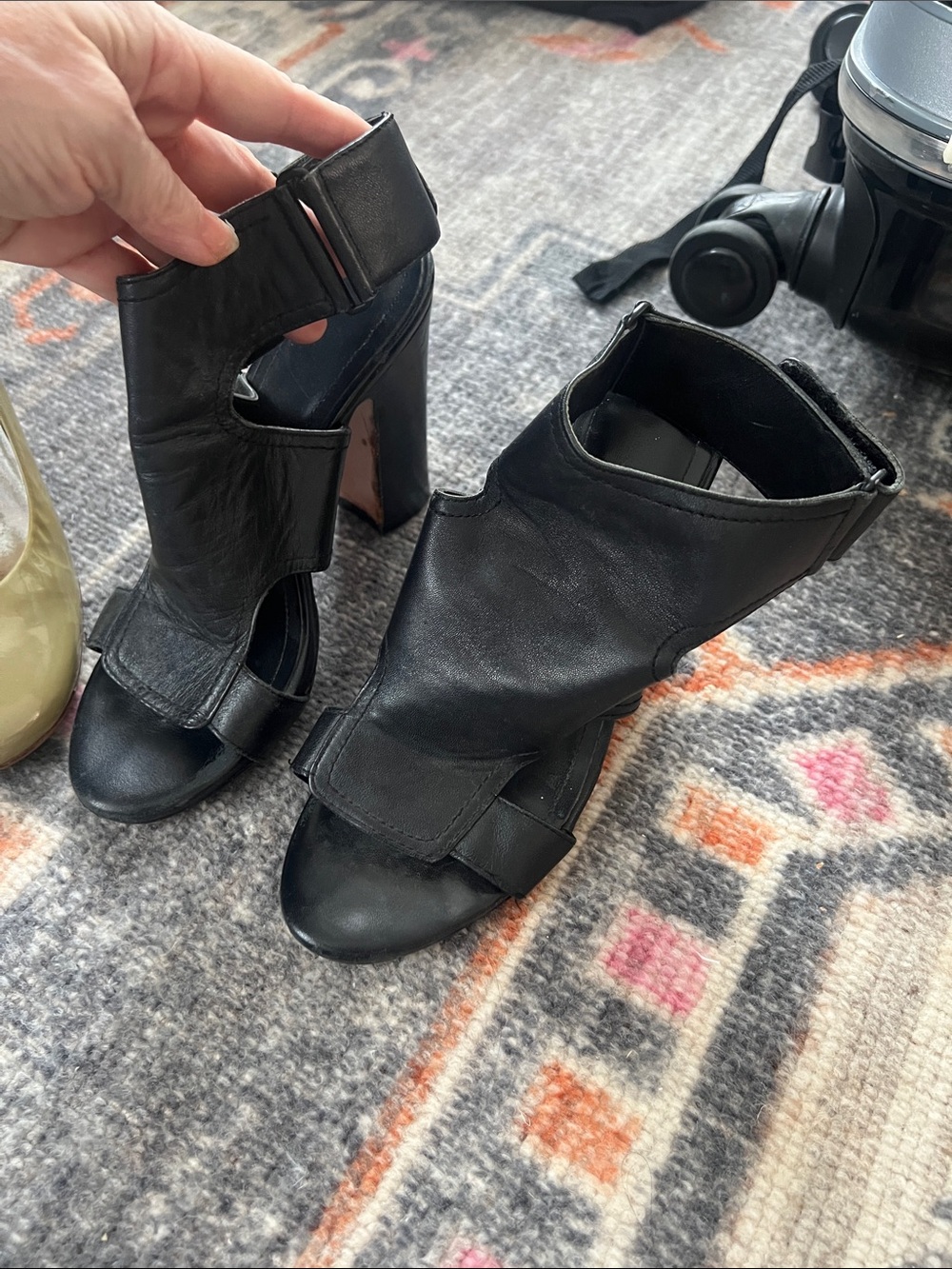 3 pairs of heels. Size 7.5. One amazing price. Pour La Victoire and Delmar - Picture 9 of 9